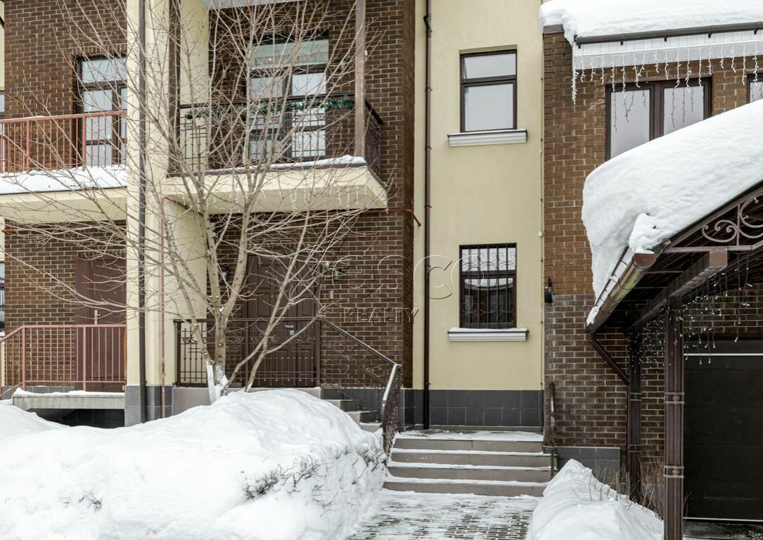 2-этажный таунхаус 550 м² с отделкой