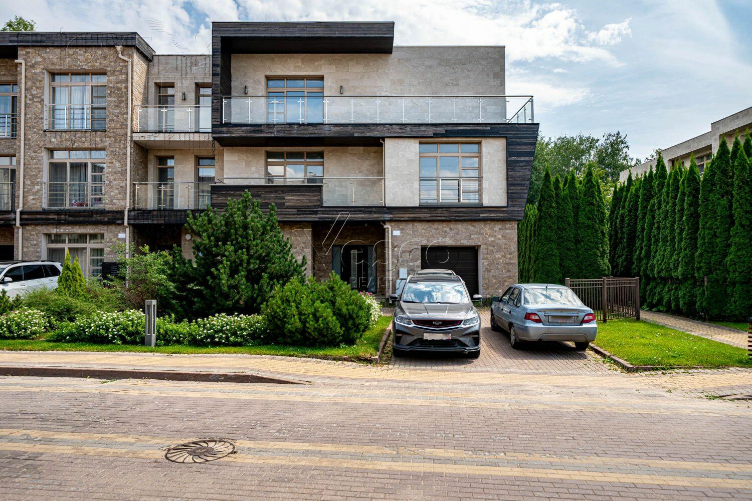 3-этажный таунхаус 323 м² без отделки