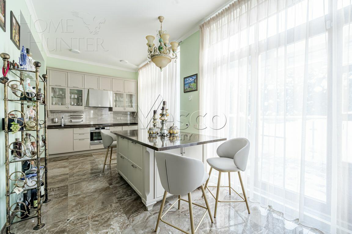 3-этажный таунхаус 275 м² с отделкой