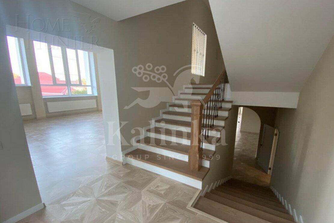 2-этажный коттедж 1 054 м² с отделкой