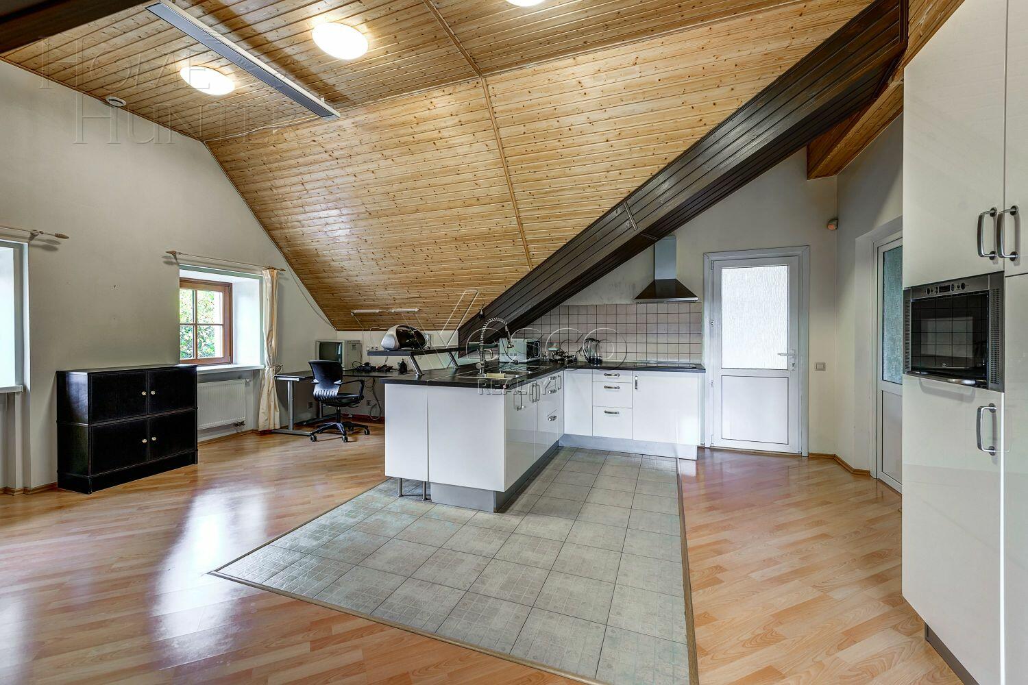 2-этажный коттедж 1 300 м² с отделкой