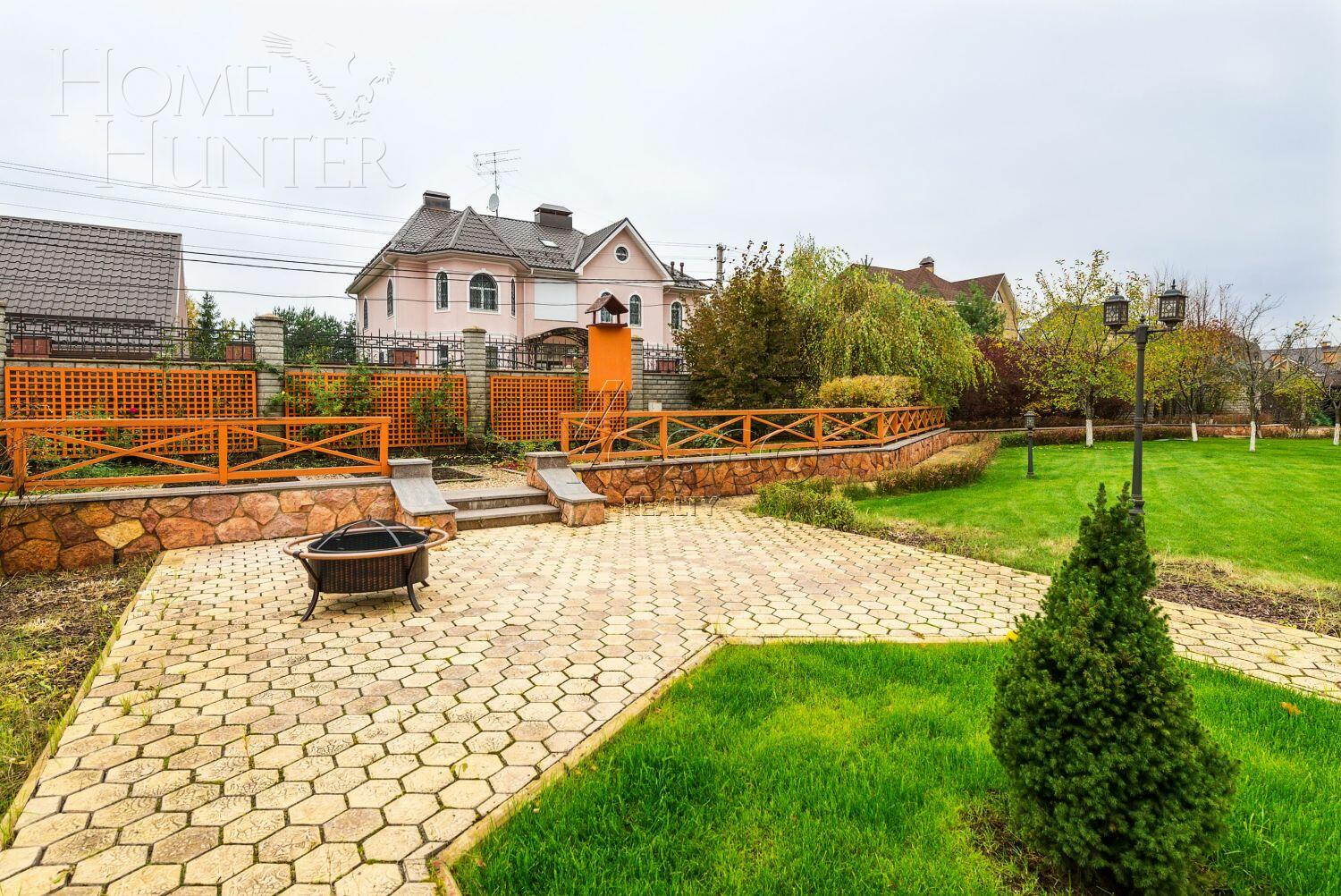 2-этажный коттедж 1 300 м² с отделкой