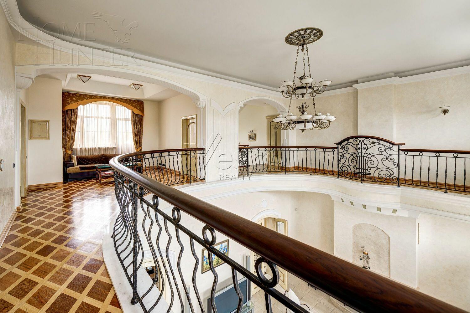 2-этажный коттедж 1 300 м² с отделкой