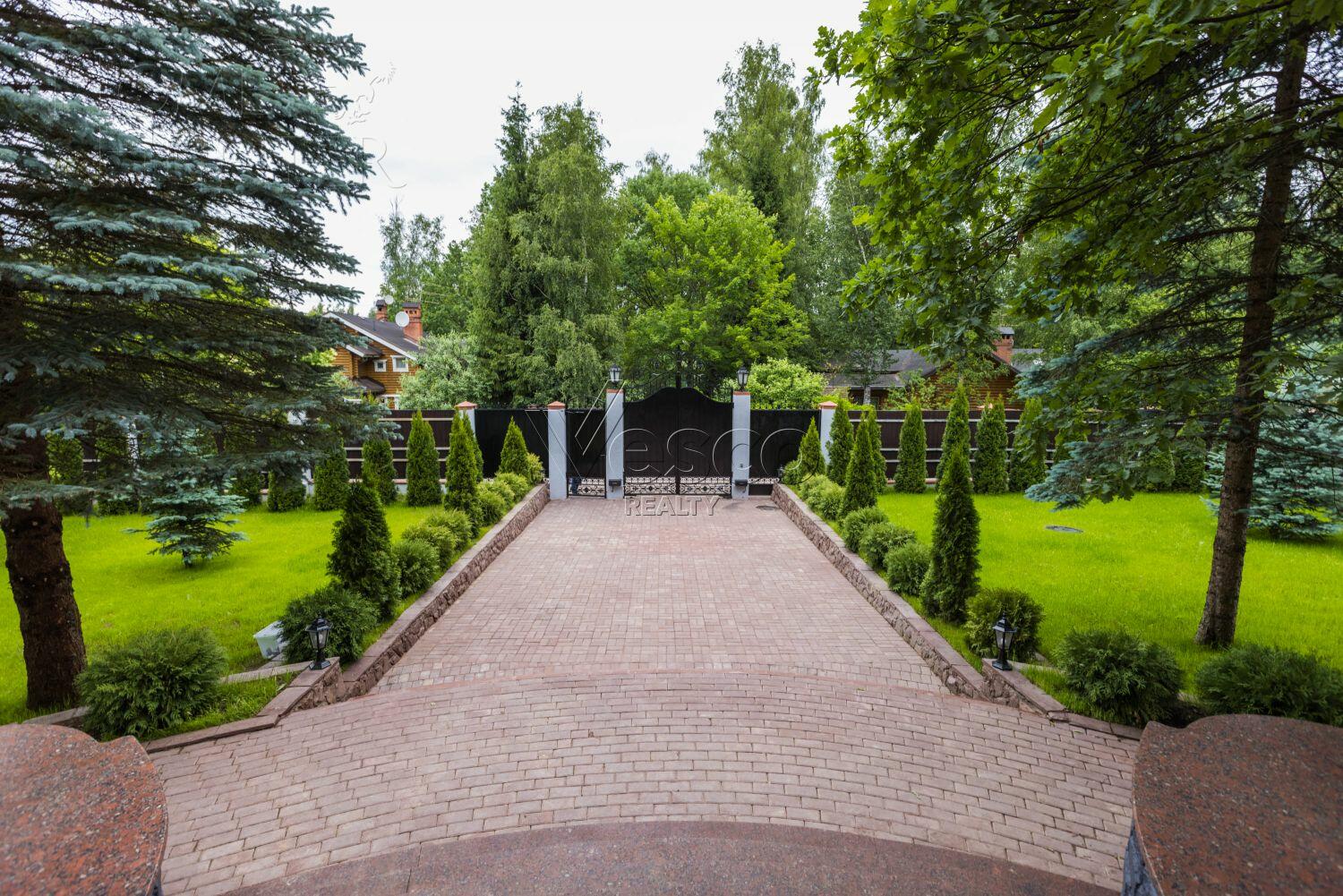 2-этажный коттедж 1 140 м² с отделкой