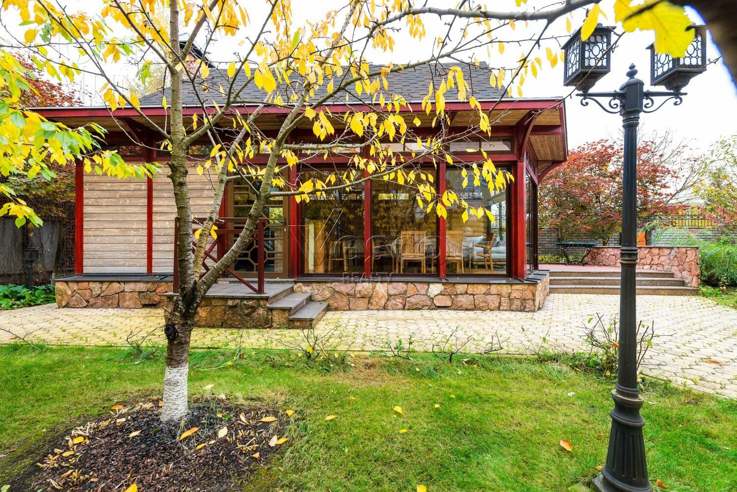 2-этажный коттедж 1 300 м² с отделкой