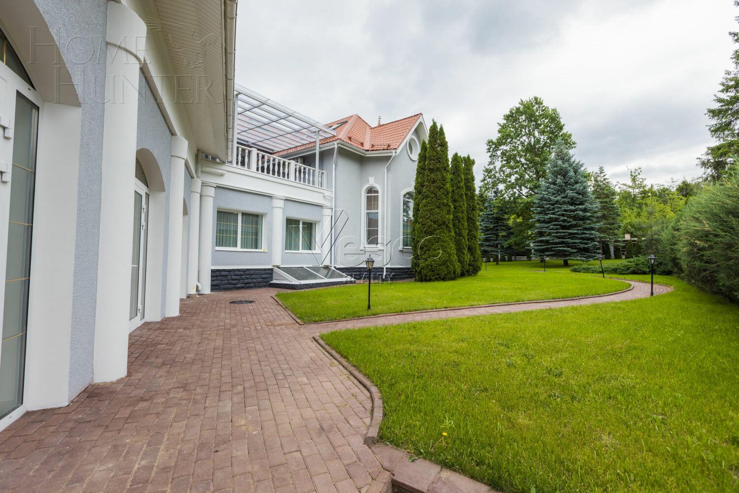 2-этажный коттедж 1 140 м² с отделкой