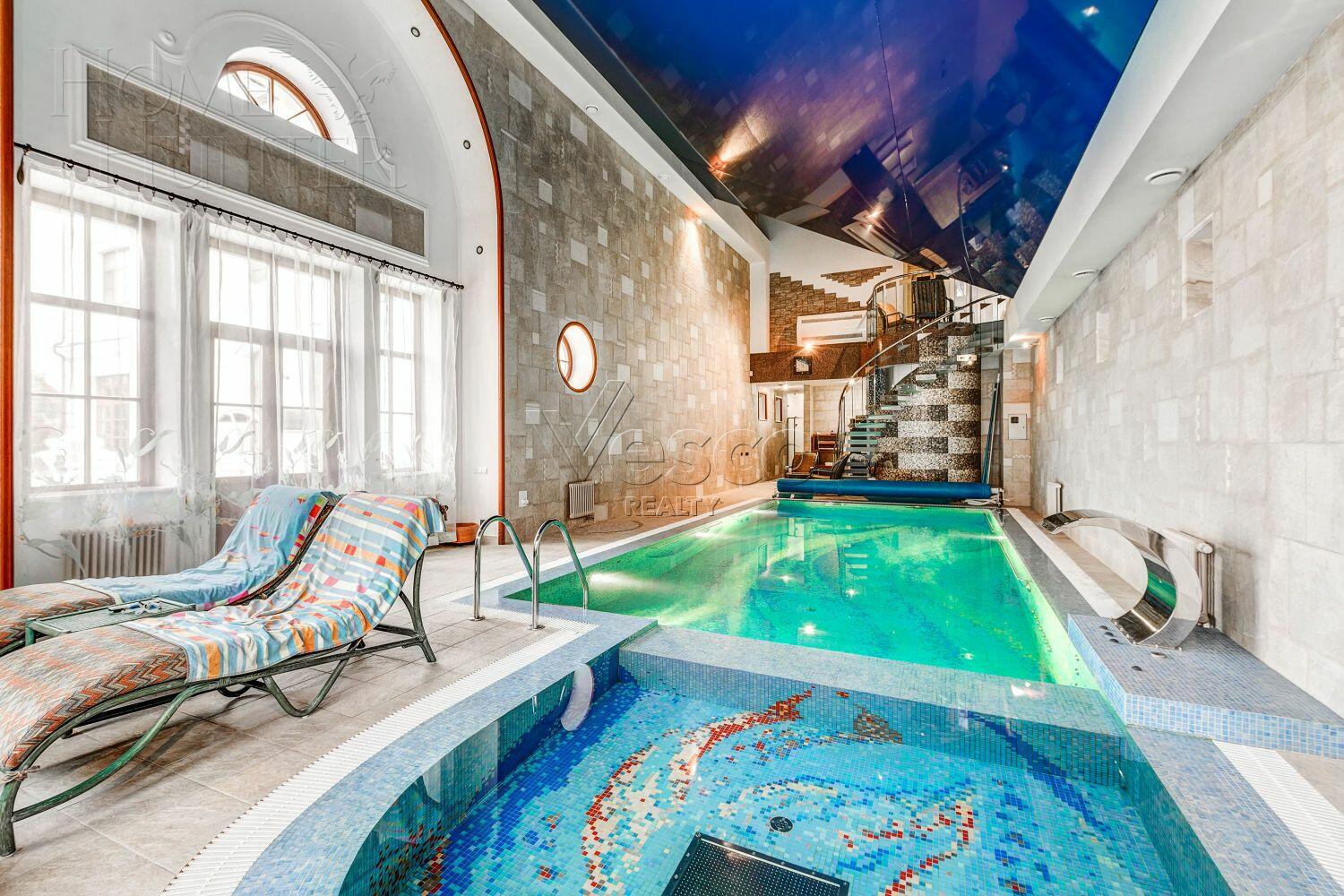 2-этажный коттедж 1 300 м² с отделкой