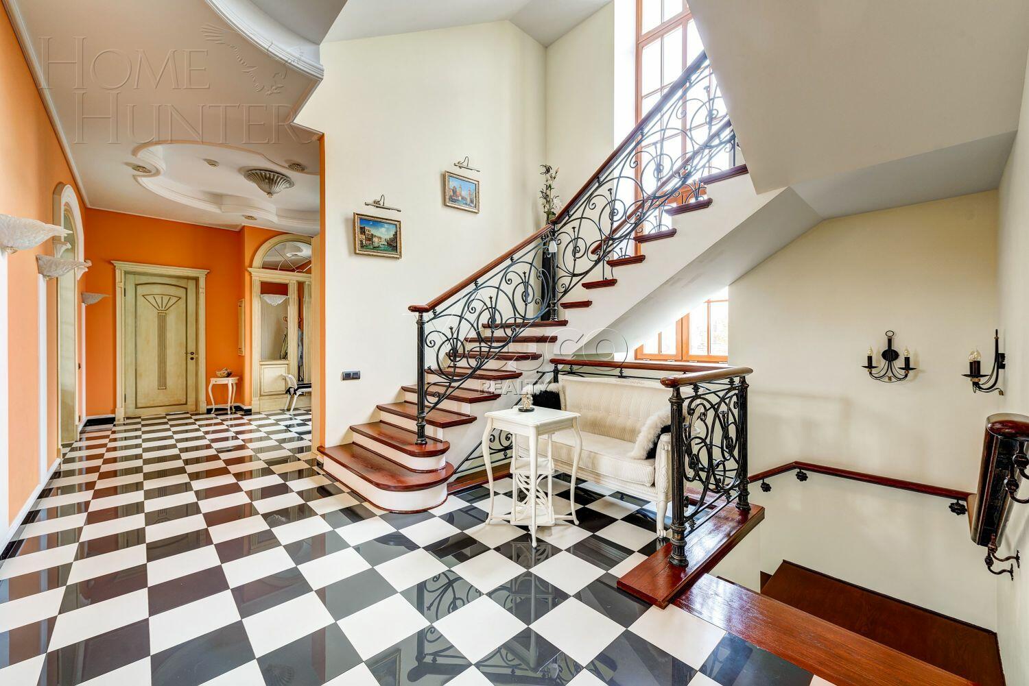 2-этажный коттедж 1 300 м² с отделкой