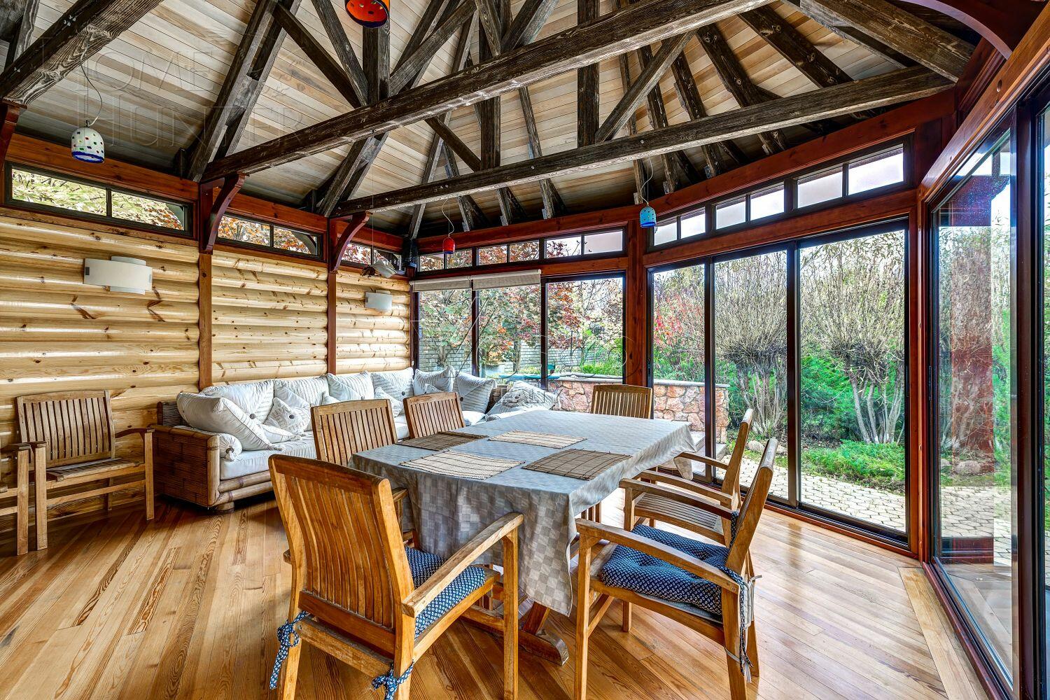 2-этажный коттедж 1 300 м² с отделкой