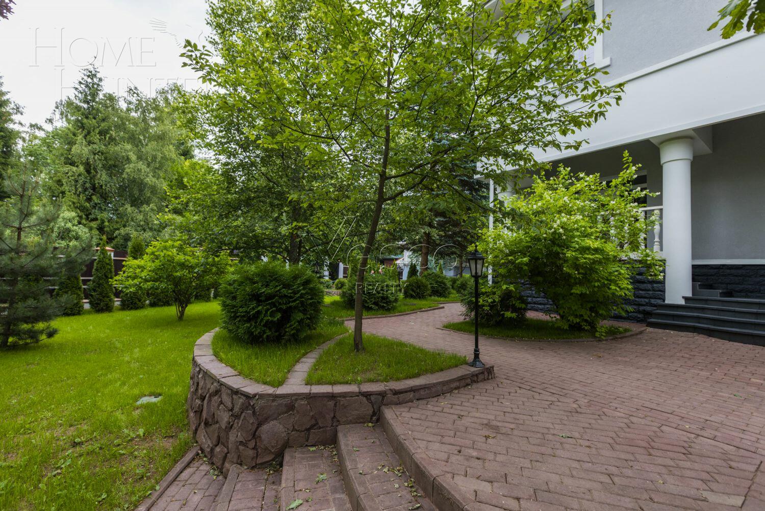 2-этажный коттедж 1 140 м² с отделкой