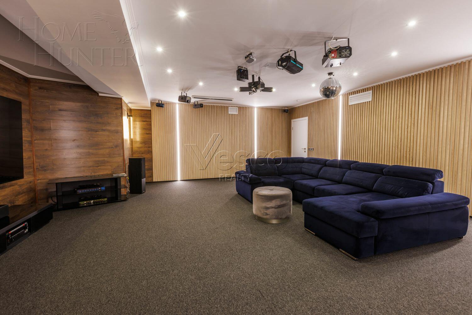 2-этажный коттедж 1 140 м² с отделкой