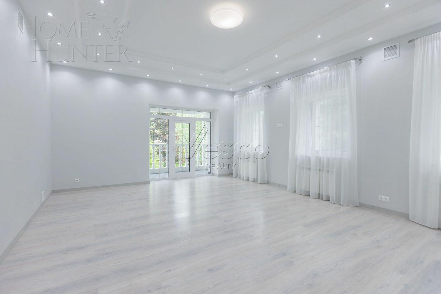 2-этажный коттедж 1 140 м² с отделкой