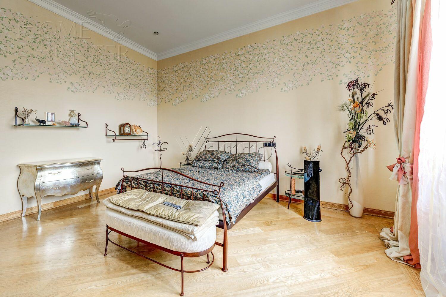 2-этажный коттедж 1 300 м² с отделкой