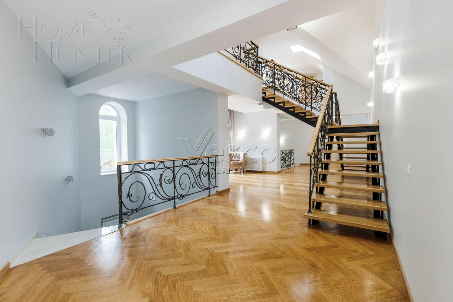 2-этажный коттедж 1 140 м² с отделкой