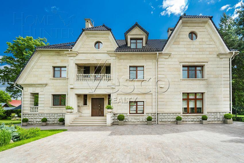 3-этажный коттедж 1 200 м² с отделкой