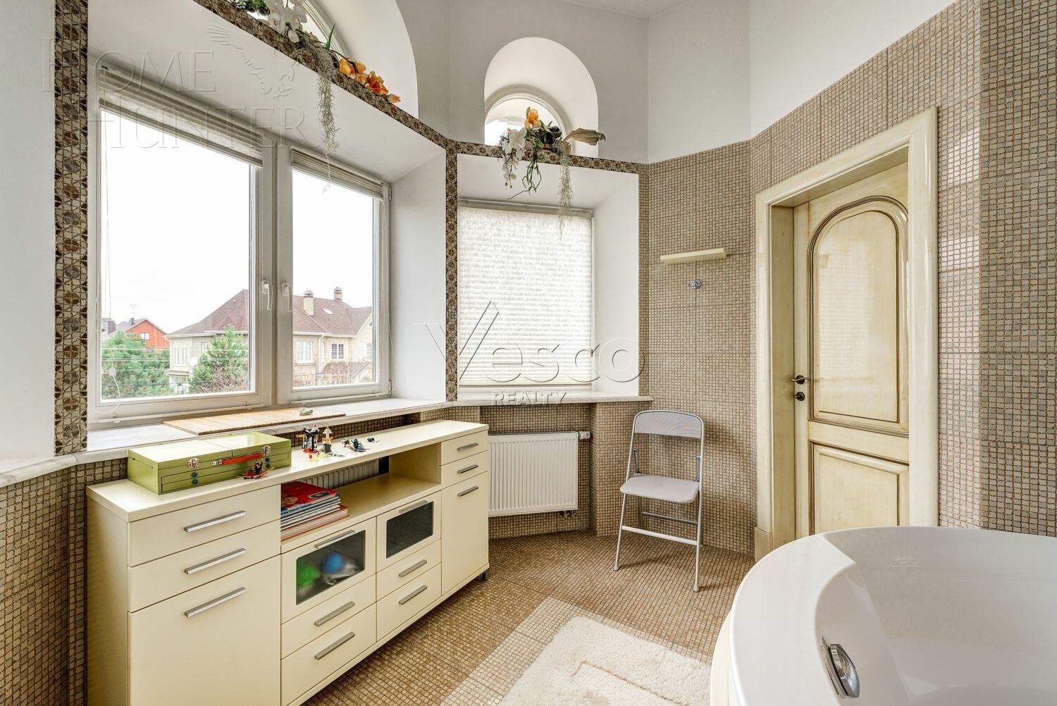 2-этажный коттедж 1 300 м² с отделкой