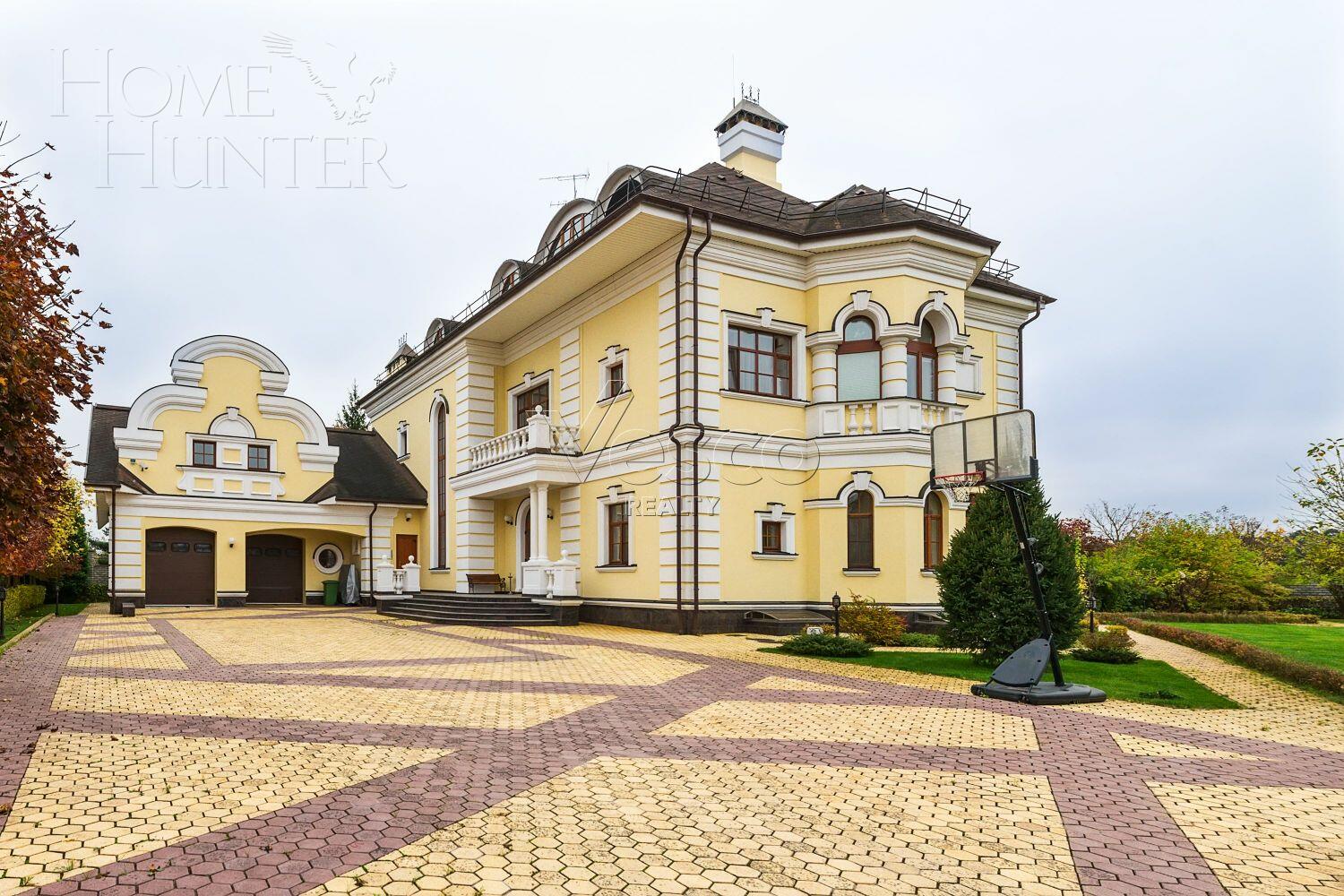 2-этажный коттедж 1 300 м² с отделкой