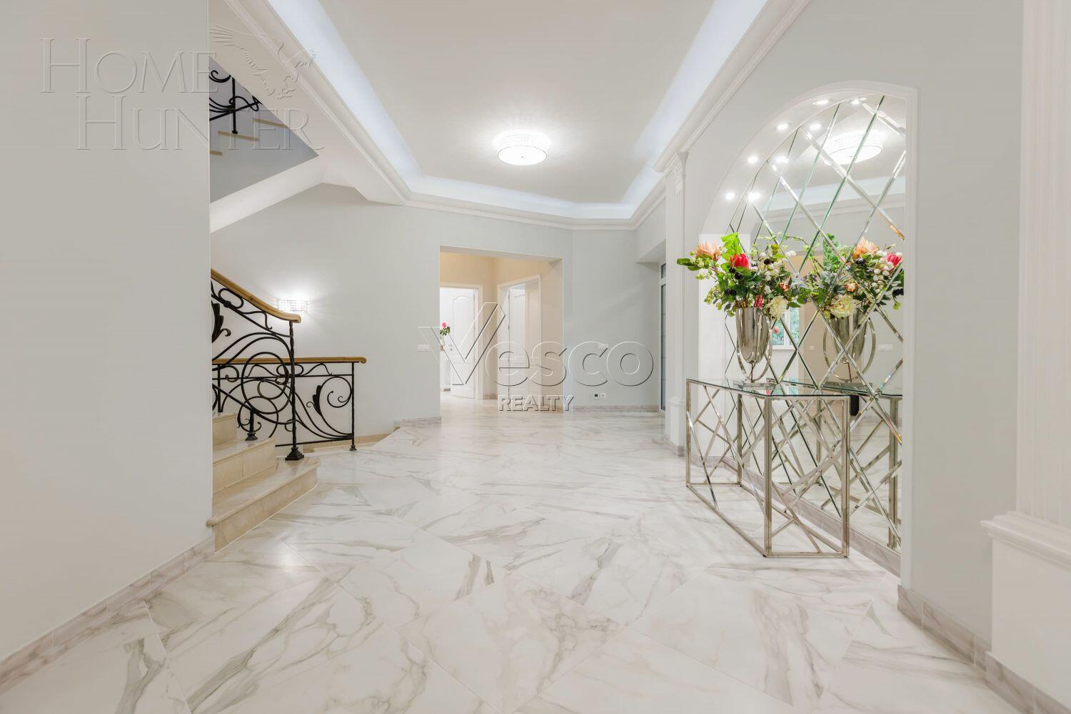 2-этажный коттедж 1 140 м² с отделкой