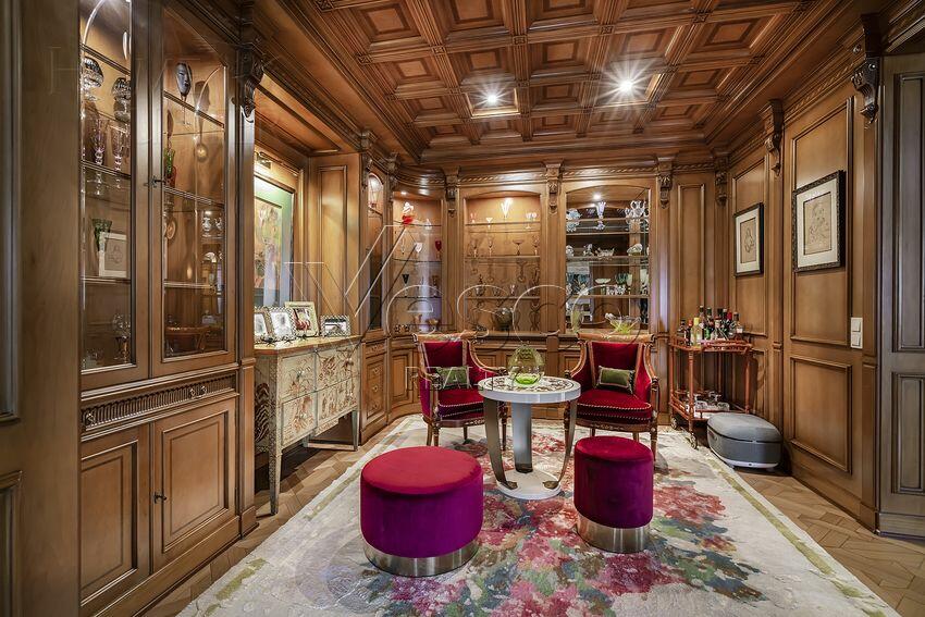 3-этажный коттедж 1 200 м² с отделкой