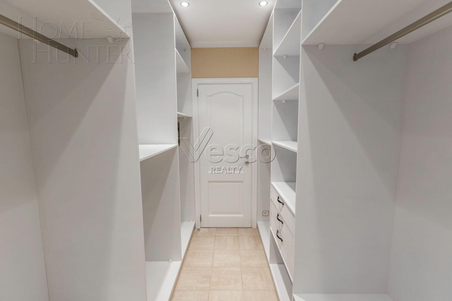 2-этажный коттедж 1 140 м² с отделкой