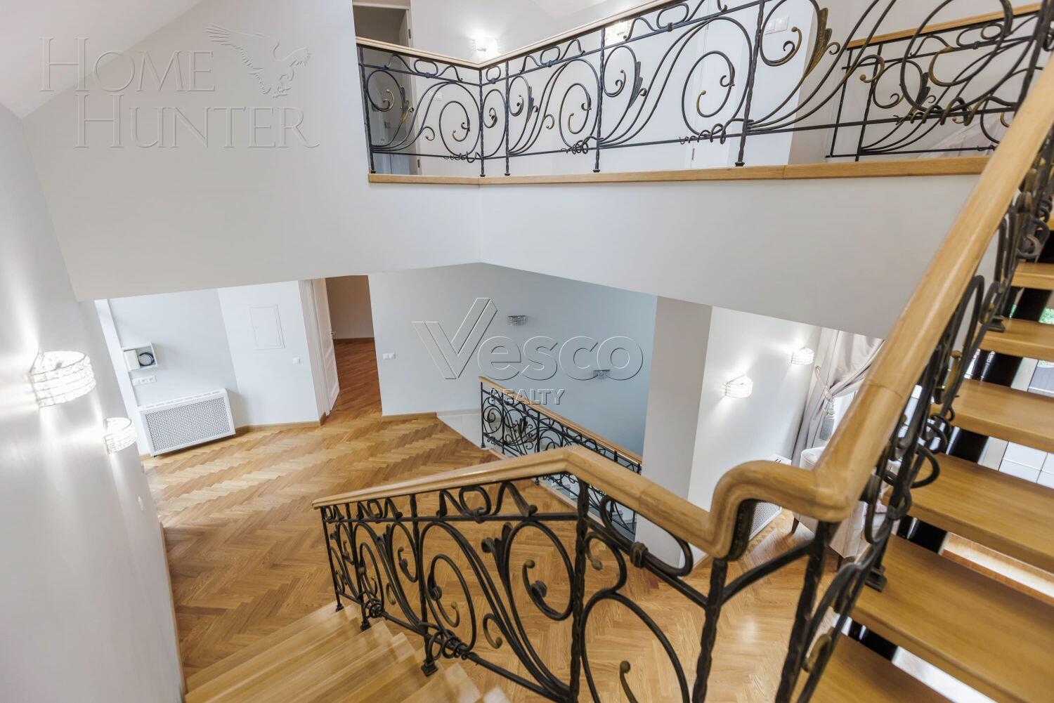 2-этажный коттедж 1 140 м² с отделкой