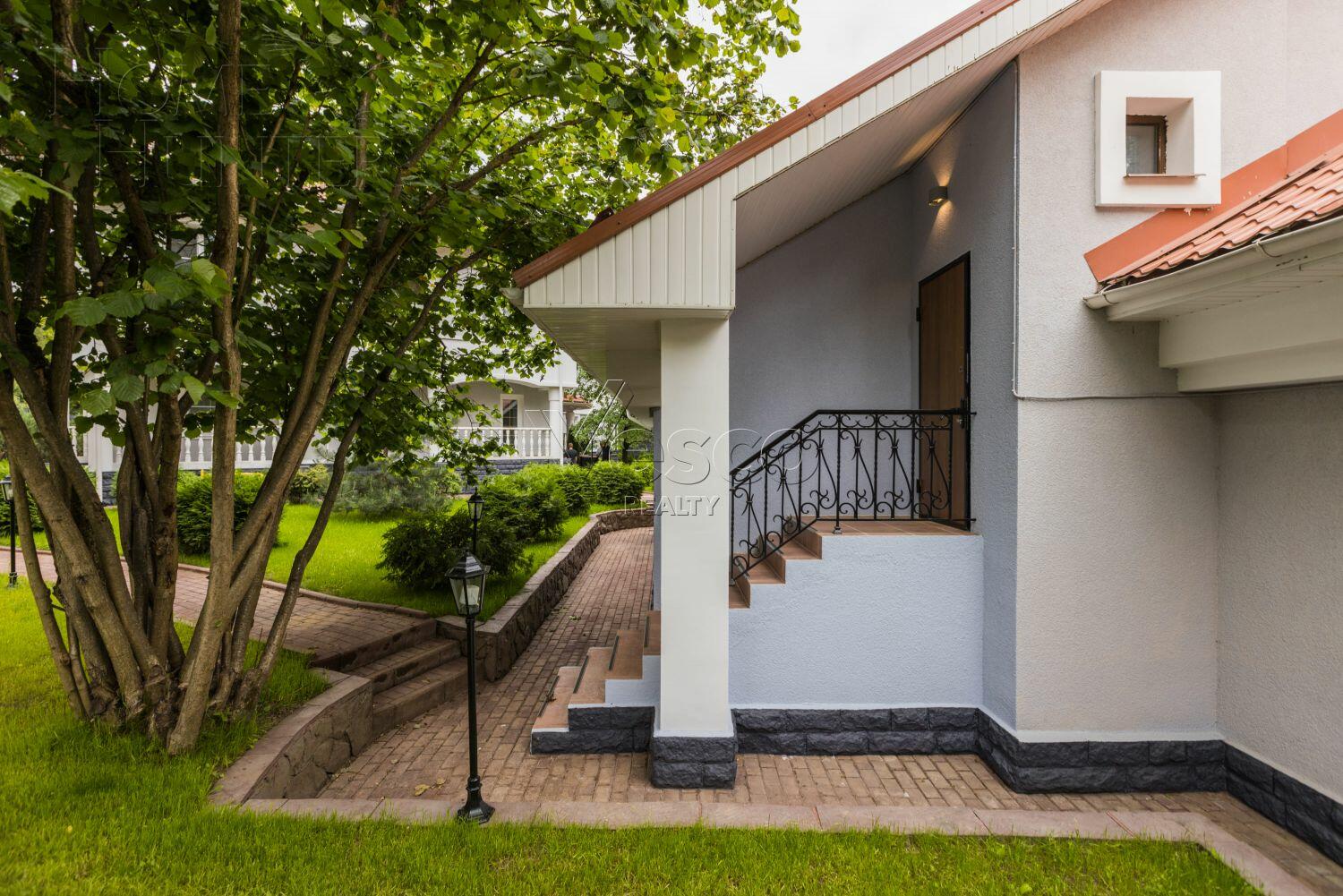 2-этажный коттедж 1 140 м² с отделкой