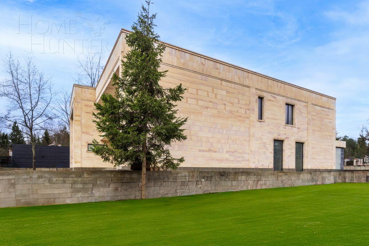 2-этажный коттедж 830 м² без отделки