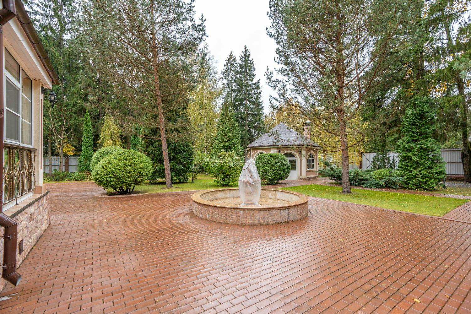 3-этажный коттедж 1 014 м² с отделкой