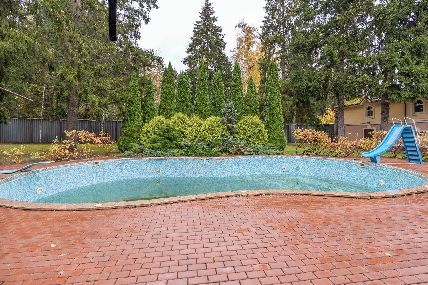 3-этажный коттедж 1 014 м² с отделкой