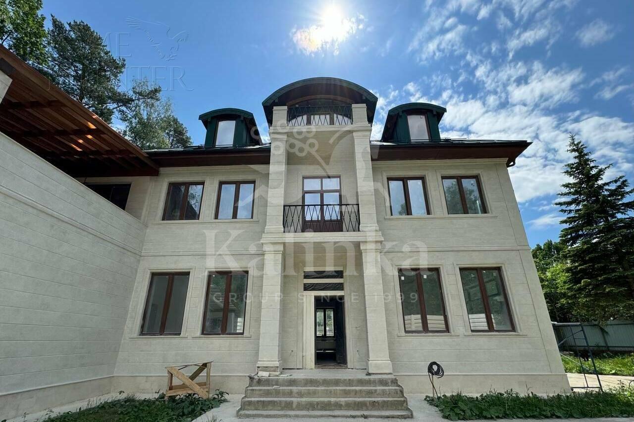 2-этажный коттедж 640 м² без отделки