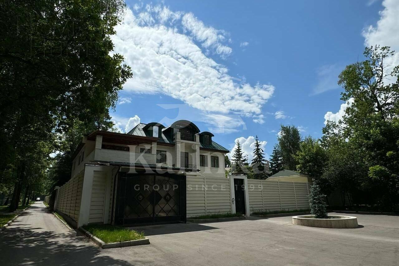 2-этажный коттедж 640 м² без отделки