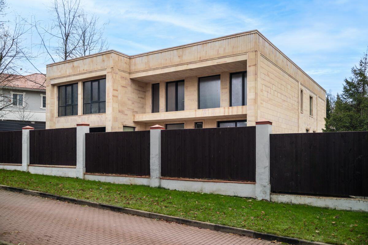 2-этажный коттедж 830 м² без отделки