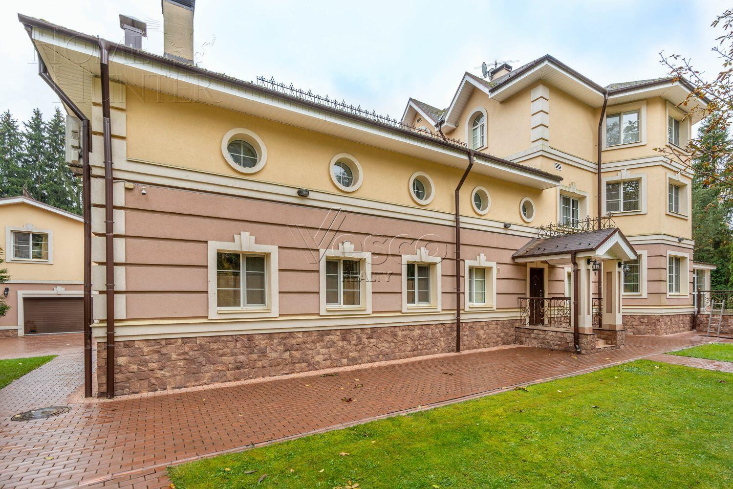 3-этажный коттедж 1 014 м² с отделкой