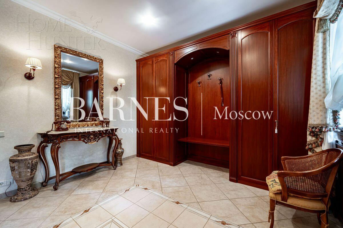 3-этажный коттедж 633 м² с отделкой