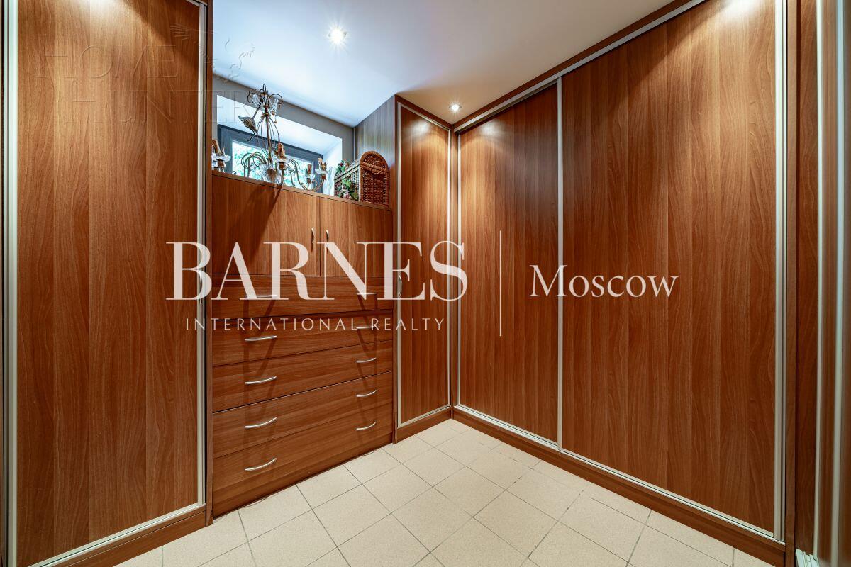 3-этажный коттедж 633 м² с отделкой