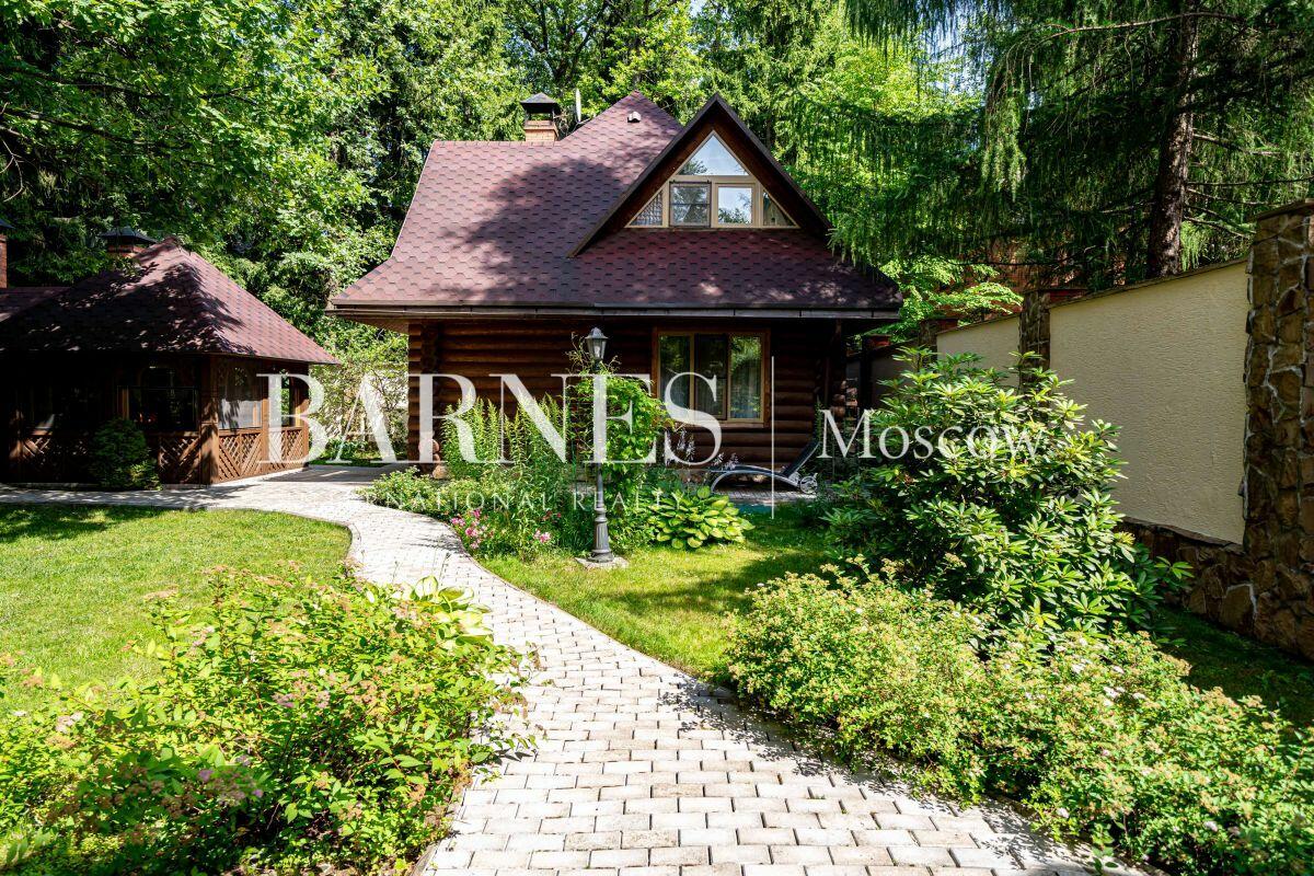 3-этажный коттедж 633 м² с отделкой