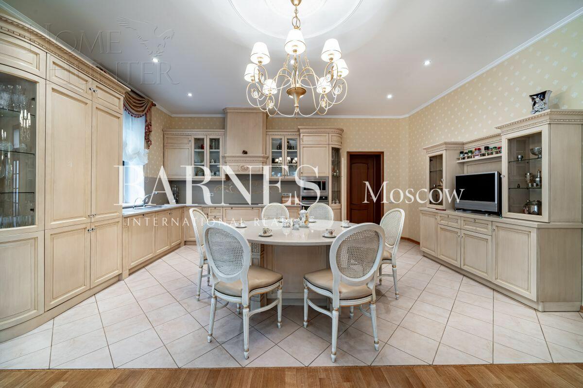 3-этажный коттедж 633 м² с отделкой