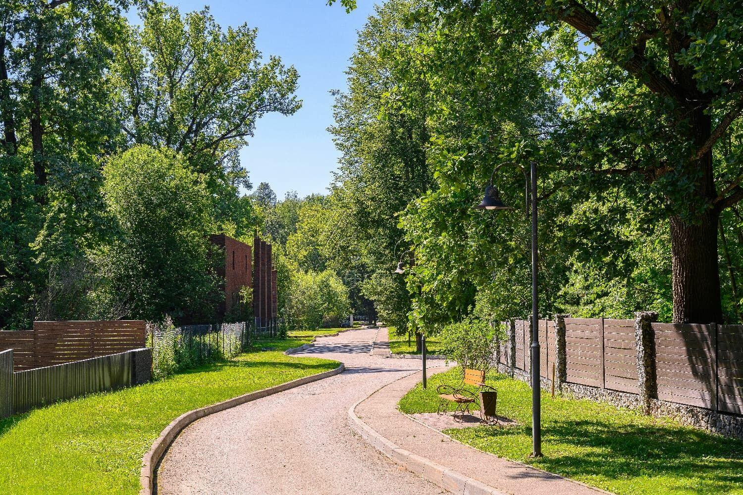 Участок 54.3 сот. в охраняемом поселке