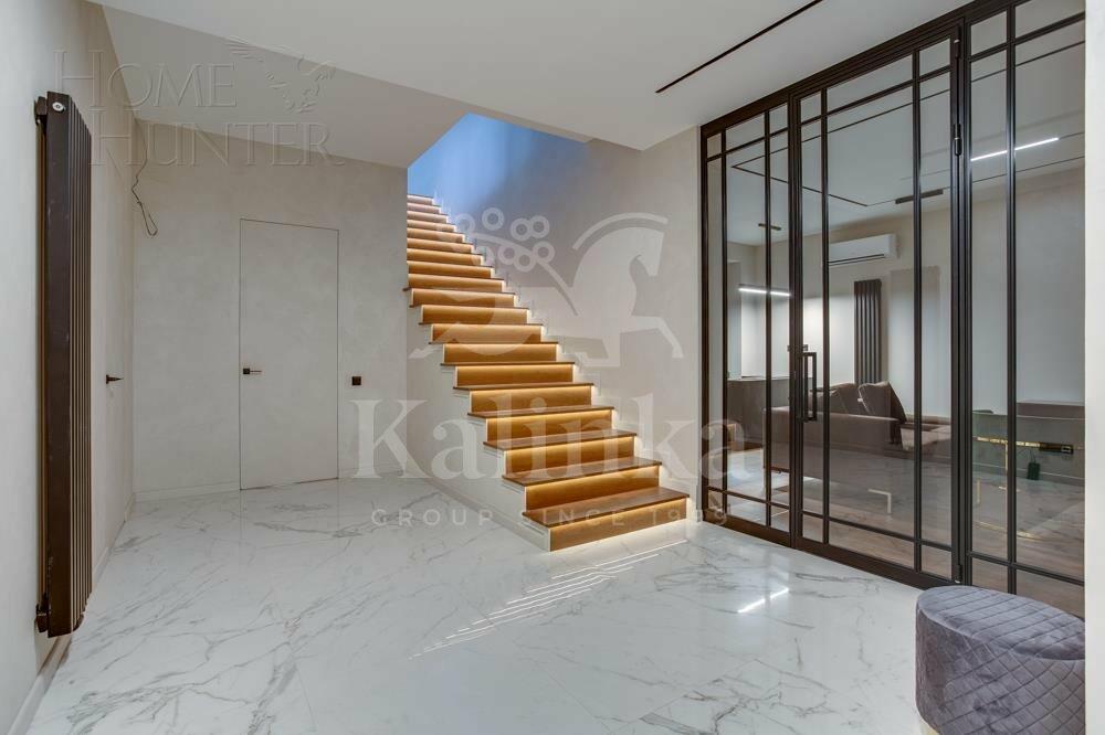 3-этажный таунхаус 945 м² с отделкой