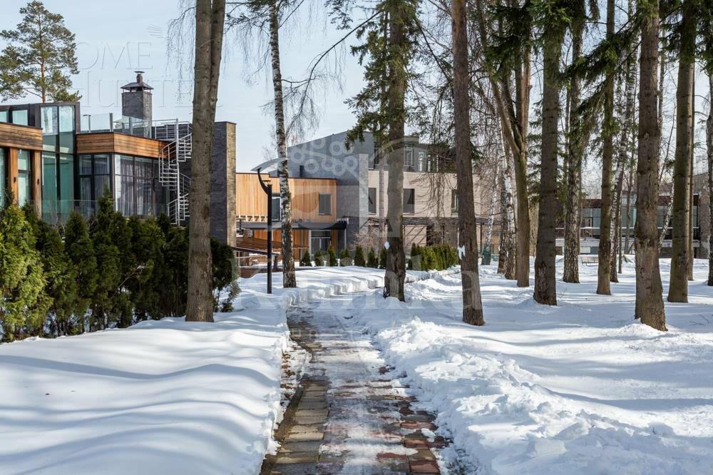 3-этажный таунхаус 945 м² с отделкой