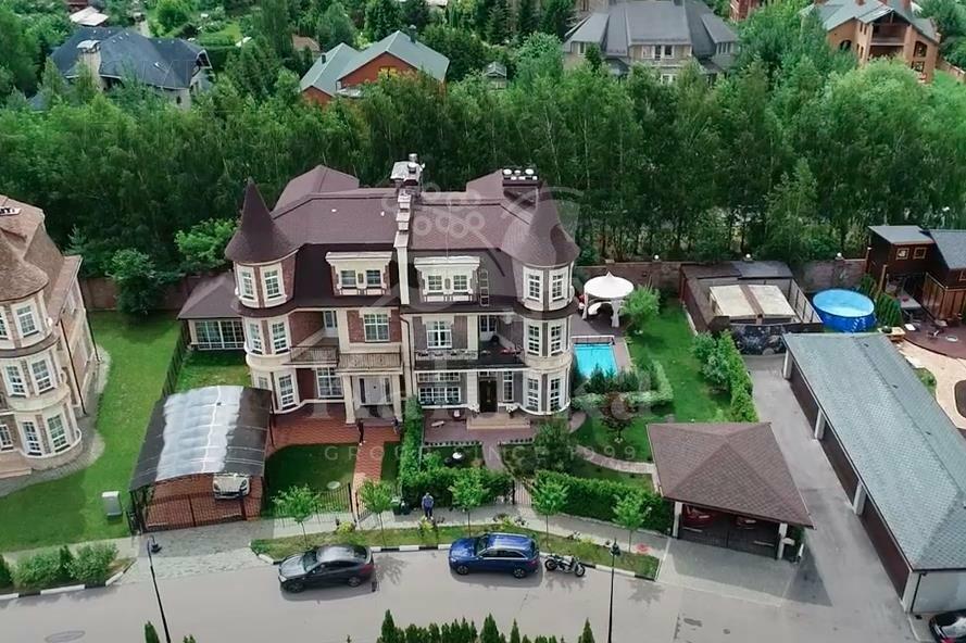 3-этажный таунхаус 375 м² с отделкой