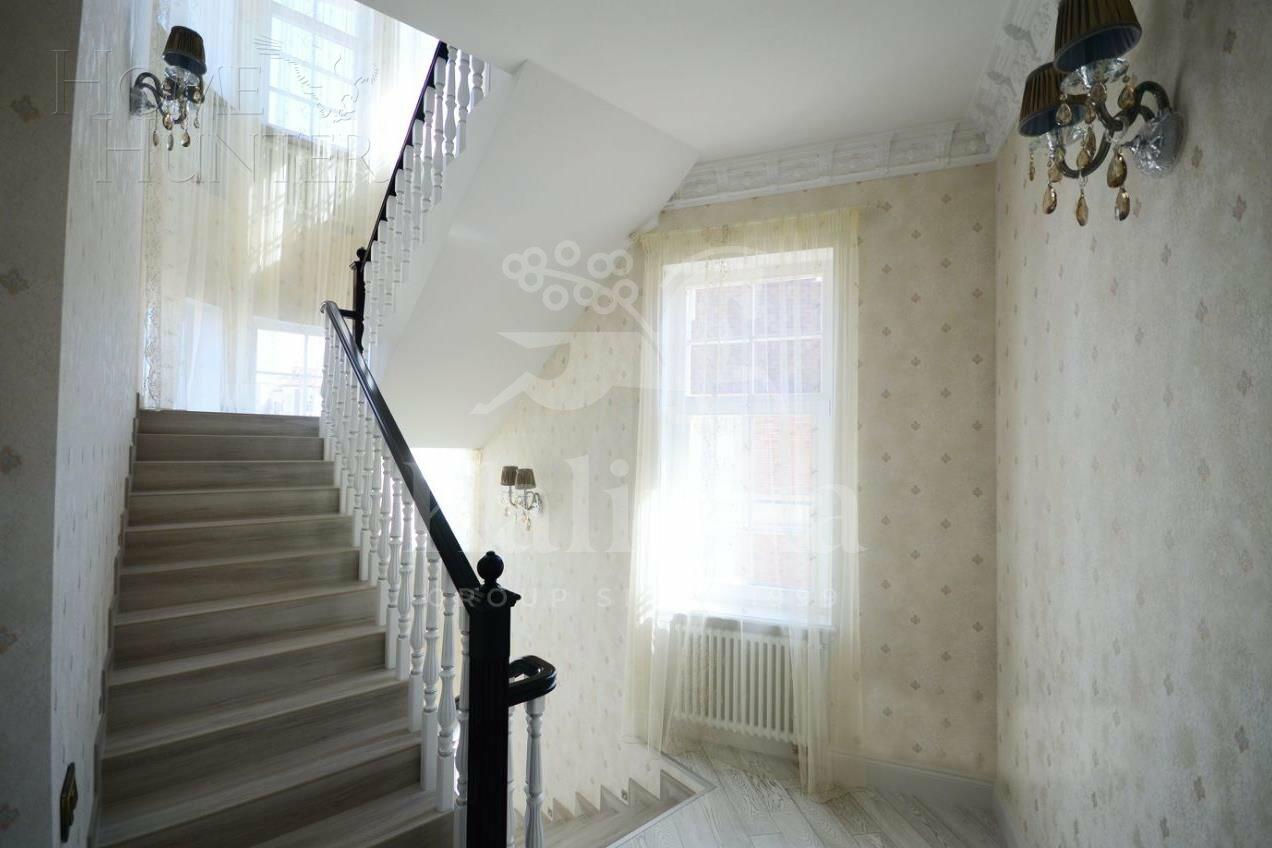 3-этажный таунхаус 375 м² с отделкой