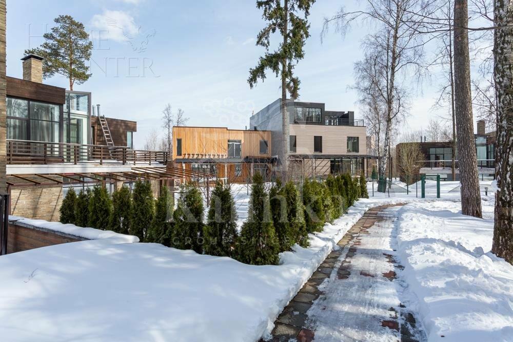 3-этажный таунхаус 945 м² с отделкой