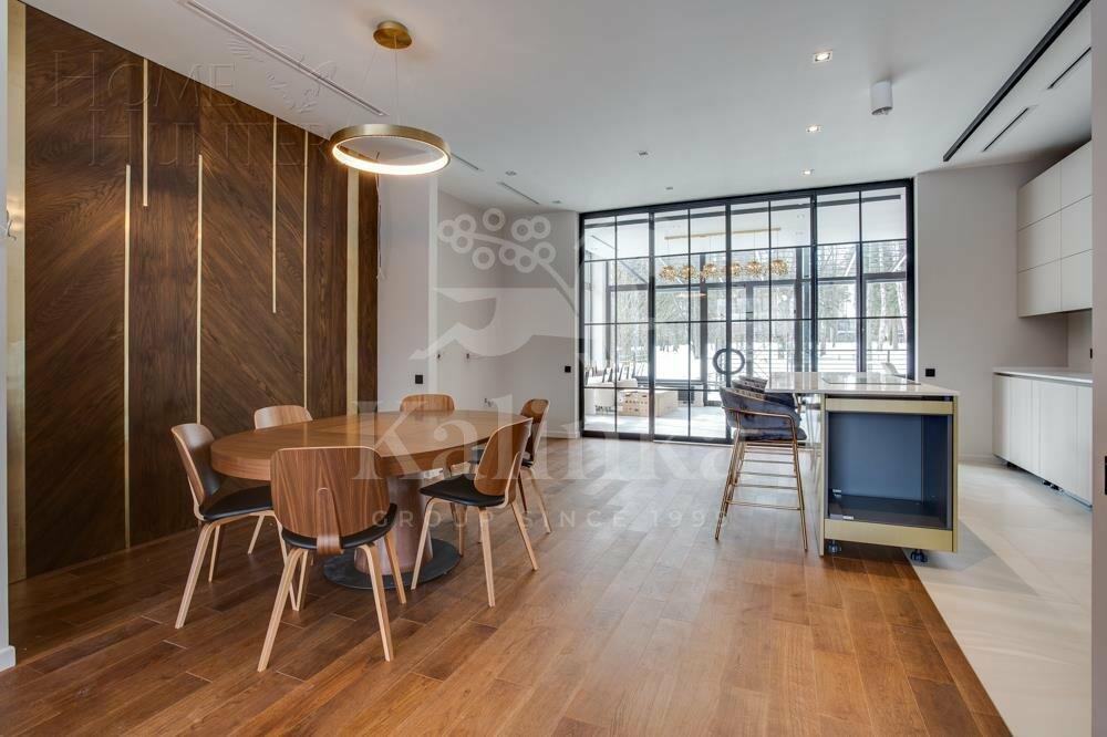 3-этажный таунхаус 945 м² с отделкой