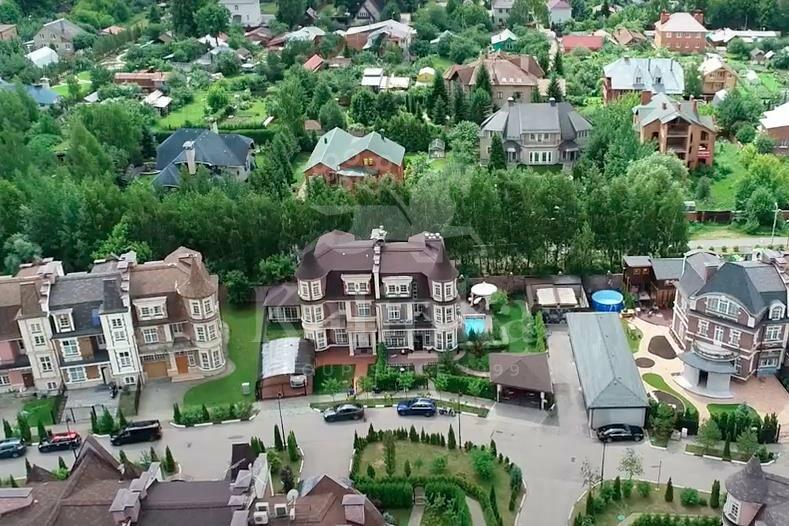 3-этажный таунхаус 375 м² с отделкой