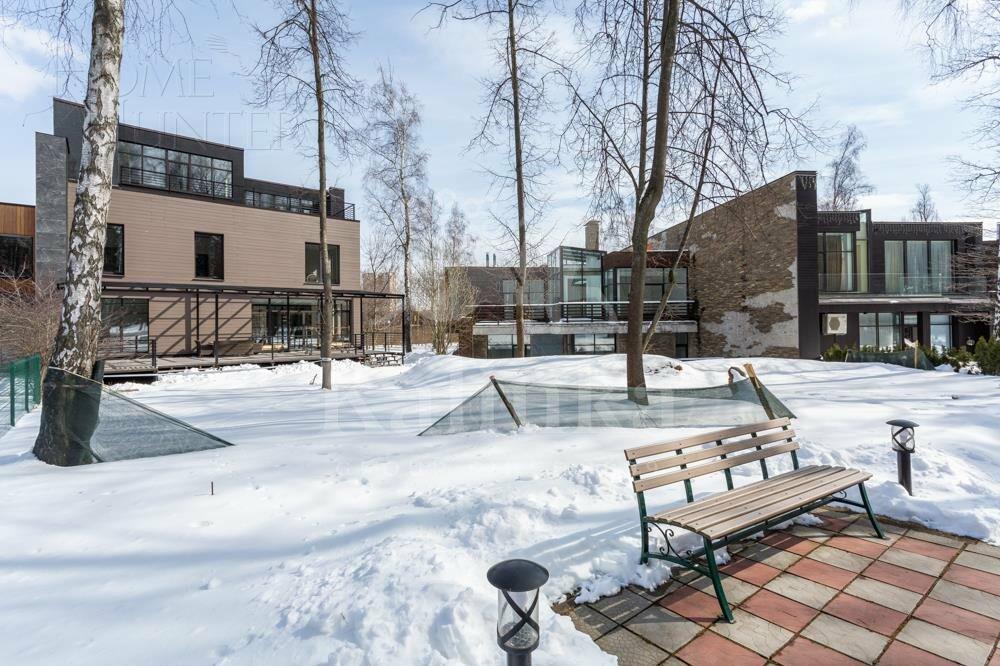 3-этажный таунхаус 945 м² с отделкой