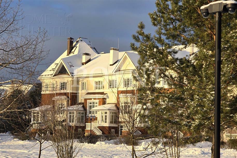 3-этажный таунхаус 250 м² с отделкой