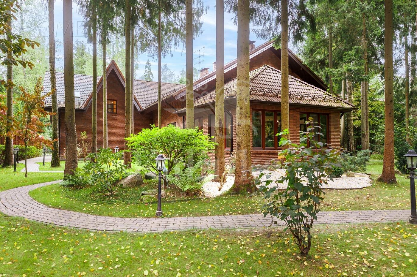 2-этажный коттедж 398.2 м² с отделкой