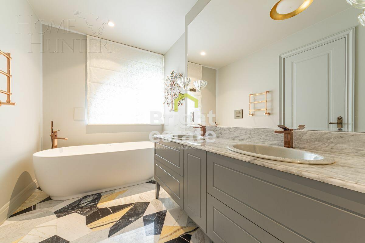 4-УРОВНЕВЫЙ ТАУНХАУС С ОТДЕЛКОЙ 500 М² НА 1 ЭТАЖЕ