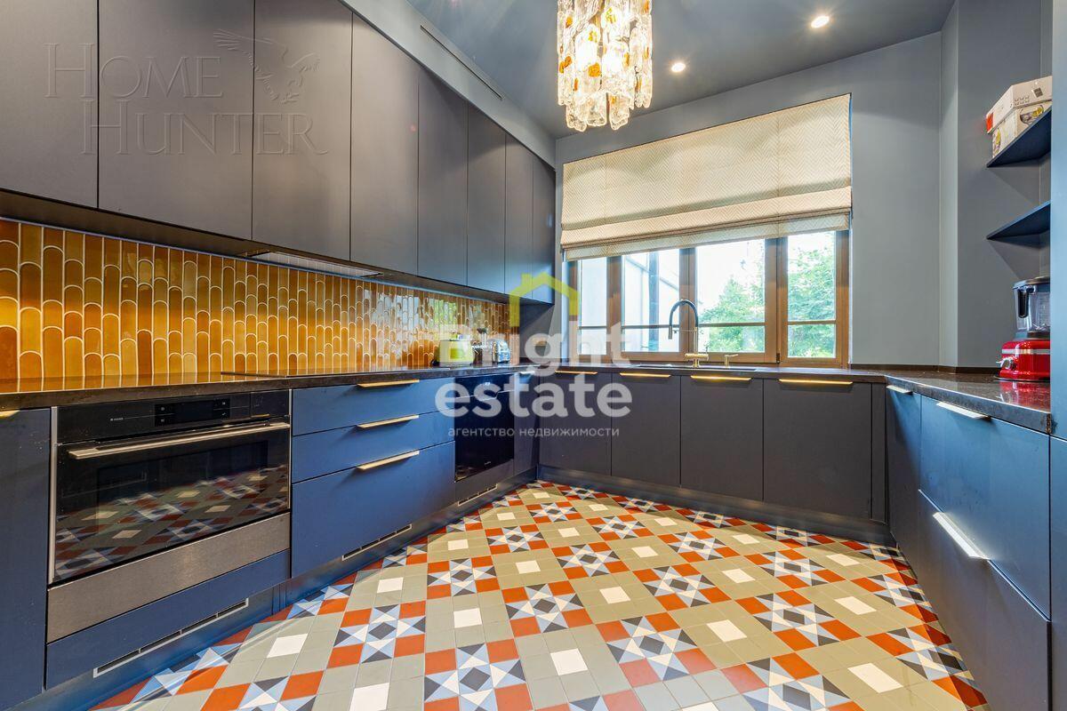 4-УРОВНЕВЫЙ ТАУНХАУС С ОТДЕЛКОЙ 500 М² НА 1 ЭТАЖЕ